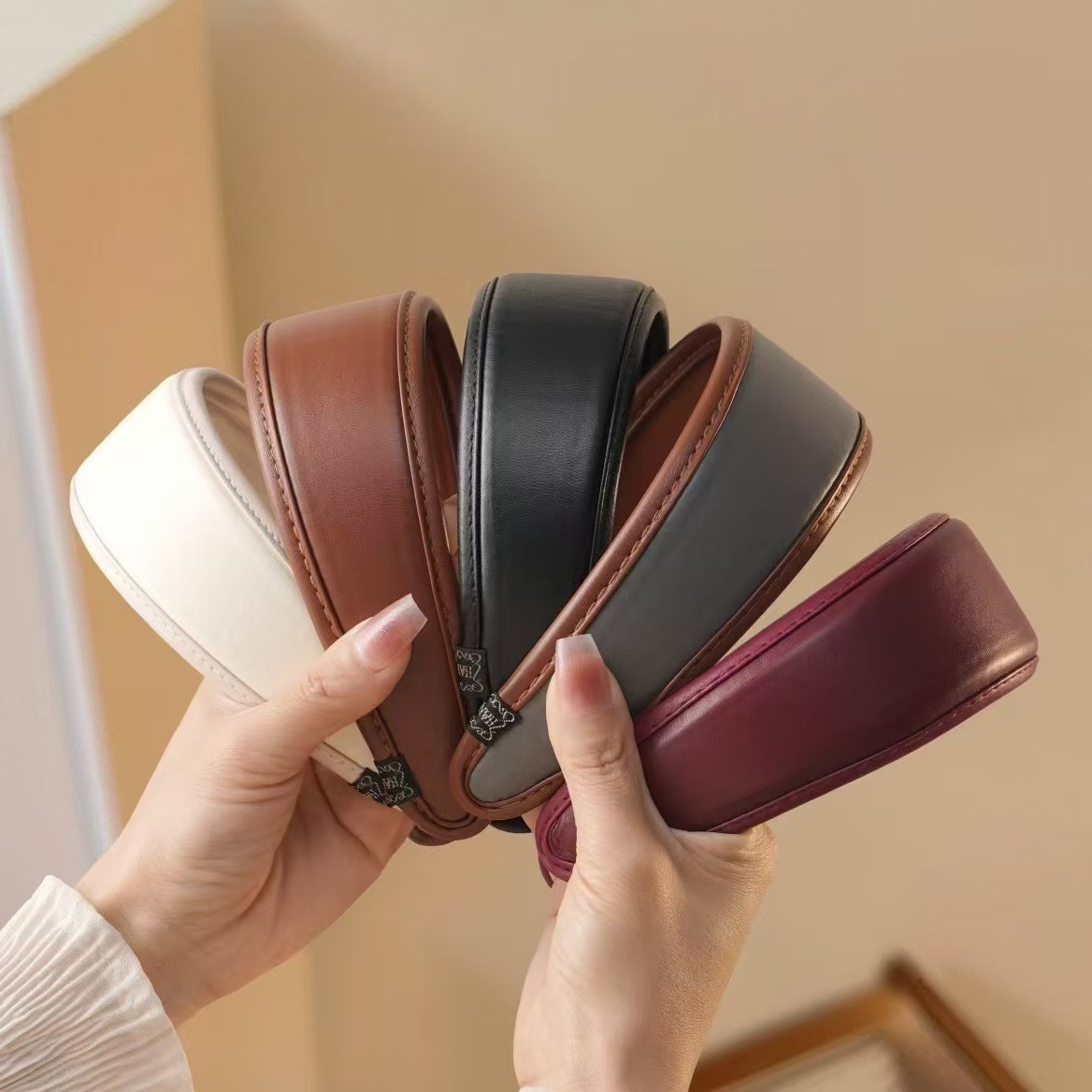 Leatherwork Pony - Bando Kulit Retro untuk Wanita 2026
