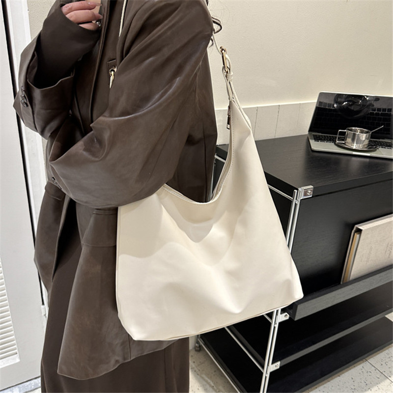 Tas Selempang Kulit Hitam Eleg - Leather Work Outfit ulasan dan harga